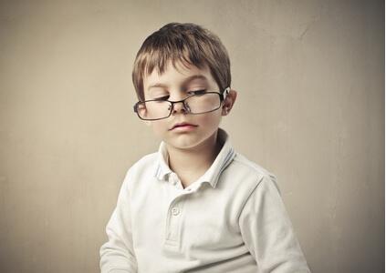 儿童轻微近视还能恢复吗,小孩近视4.8配眼镜矫正可以恢复吗