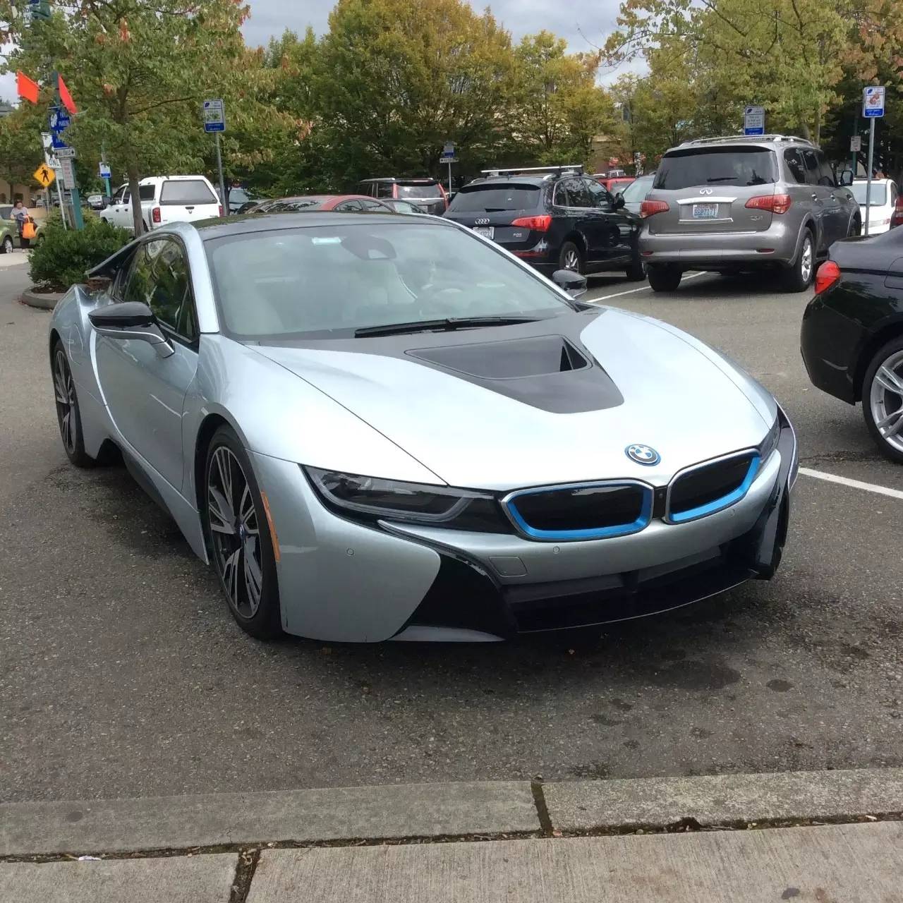 小城KirkLand——当宝马i8车主遇上流浪汉