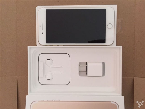 网友晒首批iPhone7开箱:黑色、玫瑰金成主流