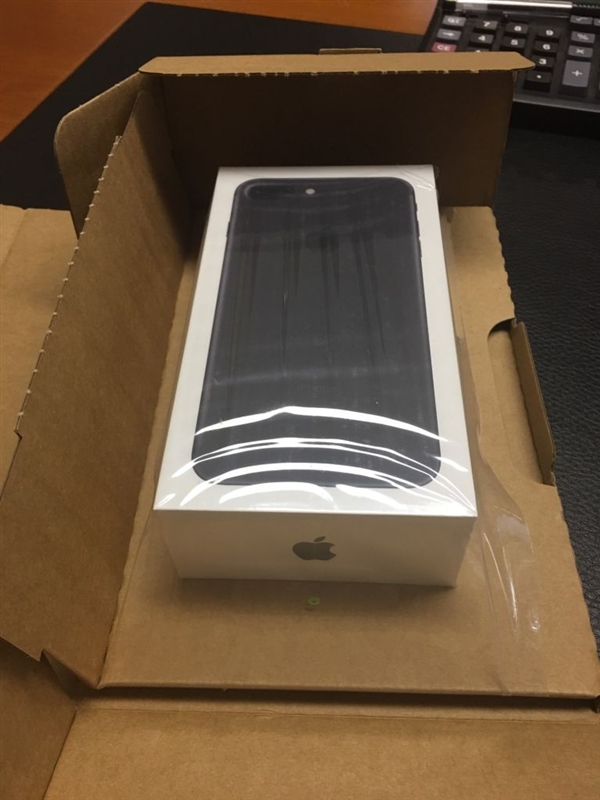 网友晒首批iPhone7开箱:黑色、玫瑰金成主流