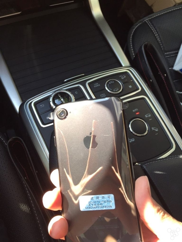 网友晒首批iPhone7开箱:黑色、玫瑰金成主流