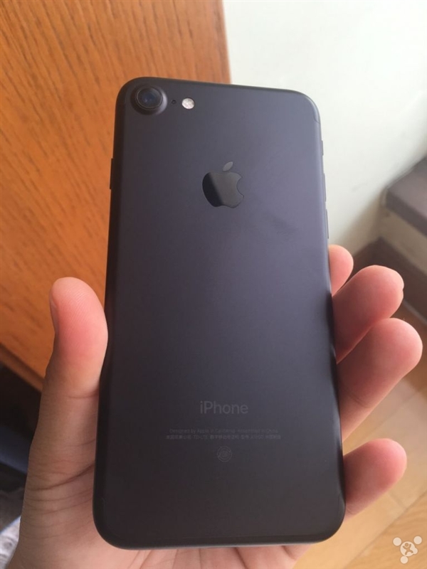 网友晒首批iPhone7开箱:黑色、玫瑰金成主流