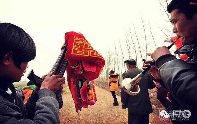 农村办婚礼拱门视频,婚礼在农村办好还是酒店好