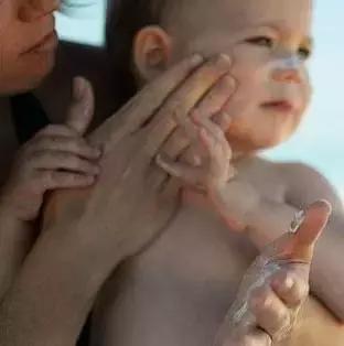 秋冬季过敏原因,孩子经常过敏经常打喷嚏怎么预防