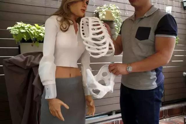 机械宅的“超级女朋友”女神和你只差一个机器人