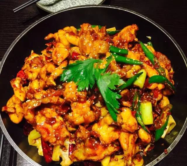 西安顺城巷附近有什么好玩的地方,西安顺城巷小吃街