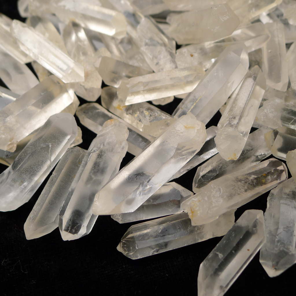 东海水晶哪个品种最好,白水晶和紫水晶哪个贵一些