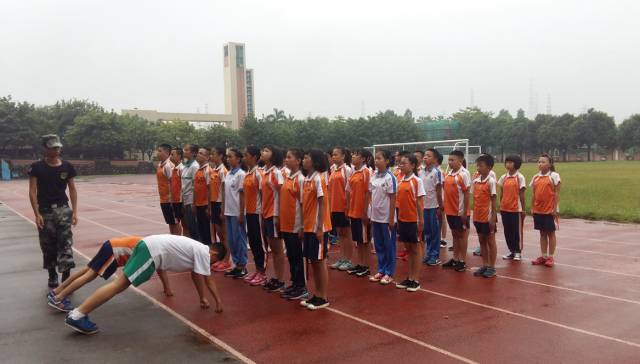 番禺丨多年后，你还记得那年初秋，南村中学操场上的“站军”