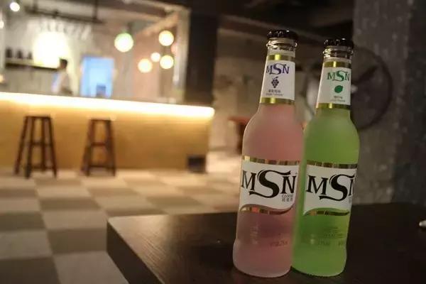 坪石第一家工业风清吧,在这里我可以泡一天。