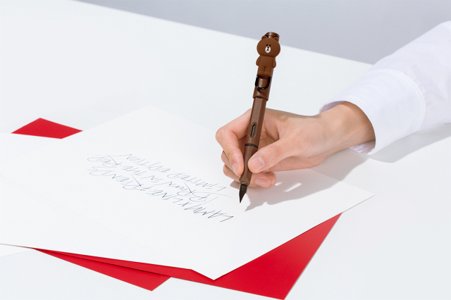 凌美布朗熊钢笔怎么装墨水,凌美钢笔布朗熊开箱