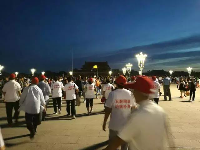 鎾囦笅涓変釜瀛╁瓙濡诲瓙涓嶈緸鑰屽埆,鎾囦笅涓変釜瀛╁瓙姣嶄翰涓嶈緸鑰屽埆鍚庣画