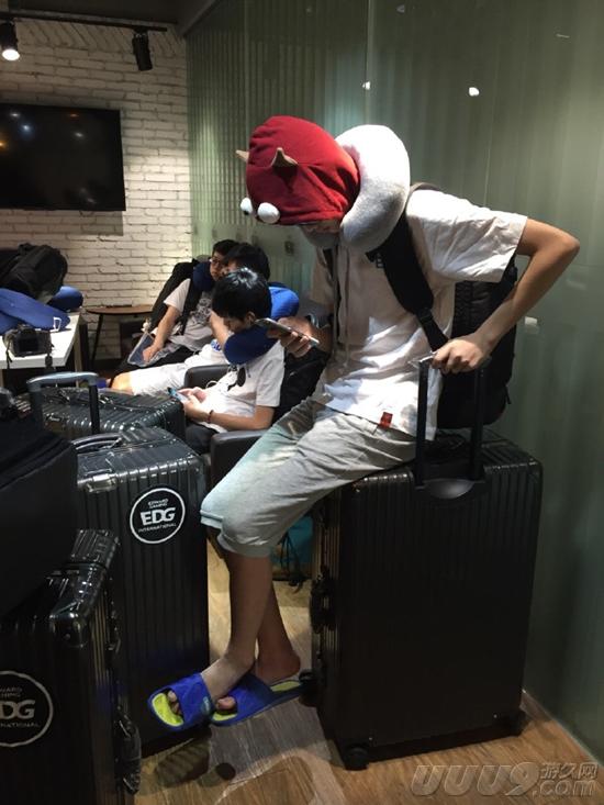 粉色的厂长太抢镜，EDG开启集训之旅