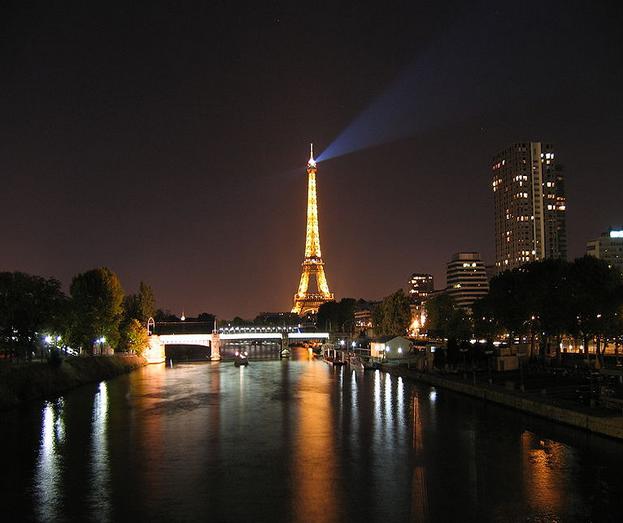 埃菲尔铁塔是世界上第几高建筑物 (埃菲尔铁塔世界最高建筑)