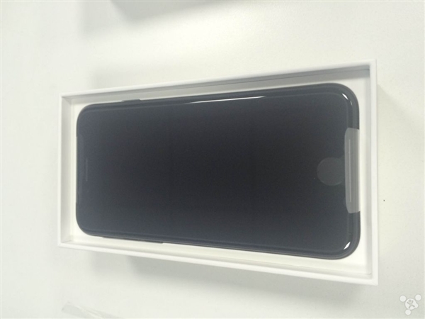 网友晒首批iPhone7开箱:黑色、玫瑰金成主流