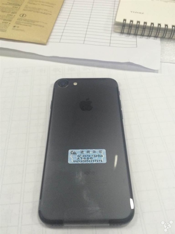 网友晒首批iPhone7开箱:黑色、玫瑰金成主流