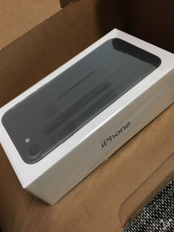 网友晒首批iPhone7开箱:黑色、玫瑰金成主流
