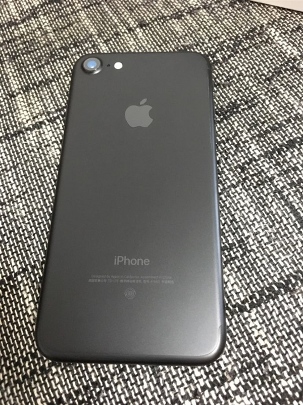 网友晒首批iPhone7开箱:黑色、玫瑰金成主流