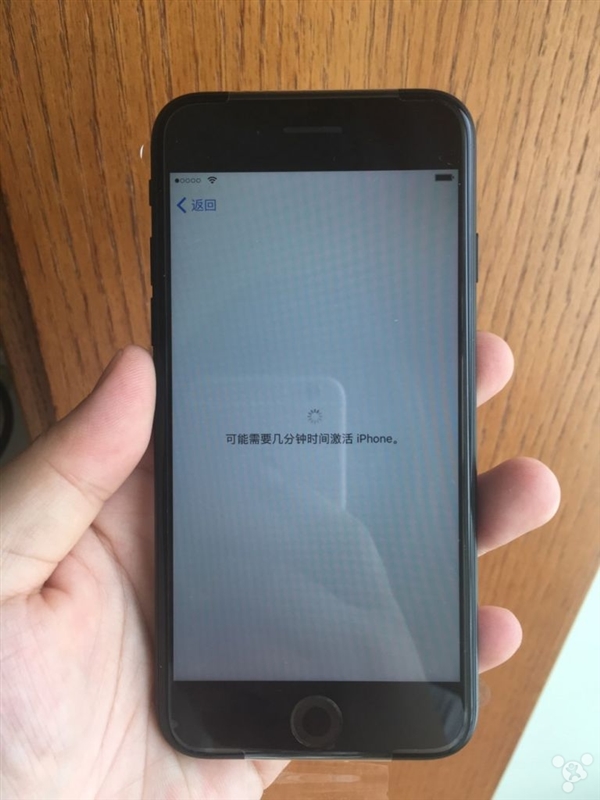 网友晒首批iPhone7开箱:黑色、玫瑰金成主流