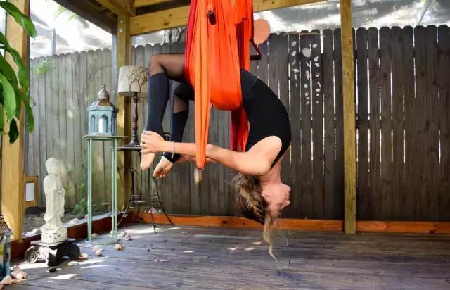 黄金100秒空中瑜伽,空中瑜伽不止是美