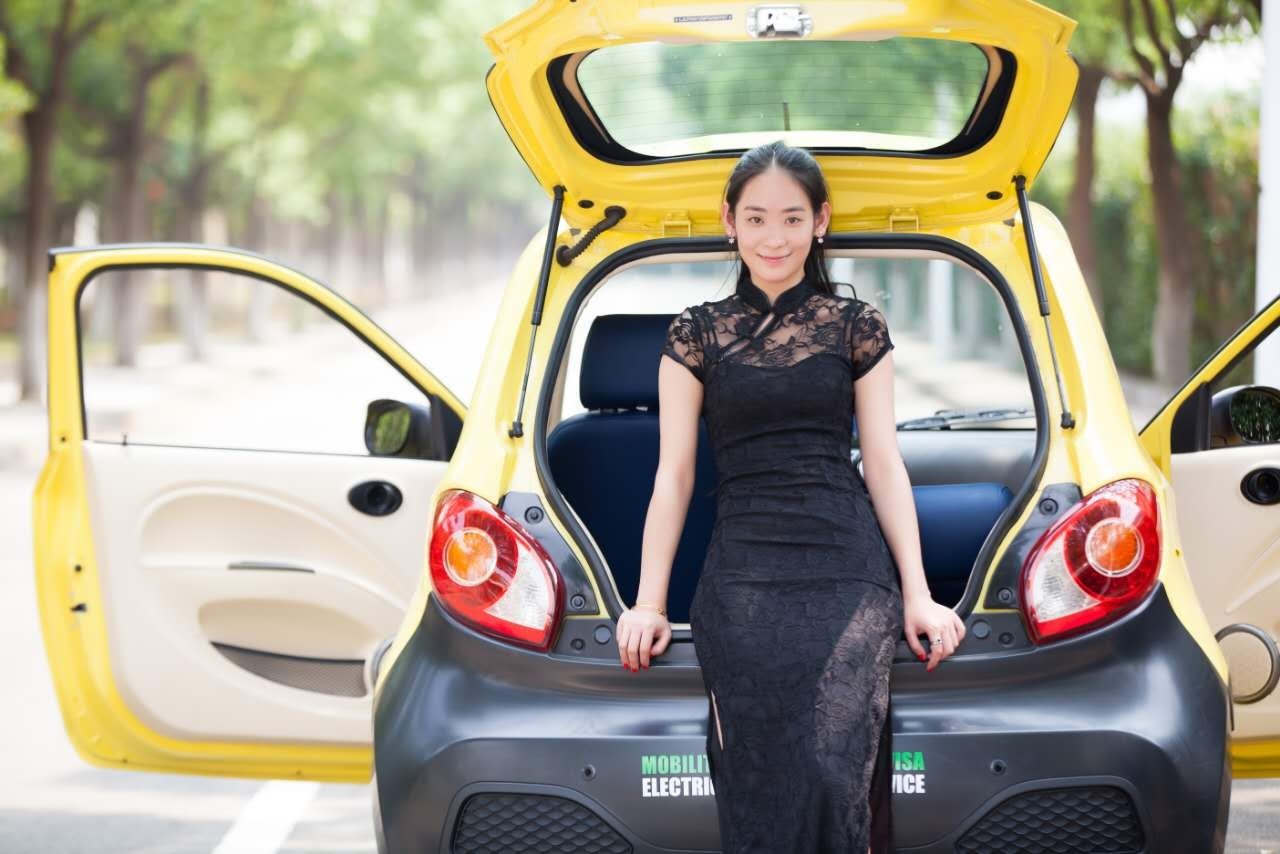 第一波中奖老师出炉啦：美女老师开小灵狗，美萌美萌的哦！