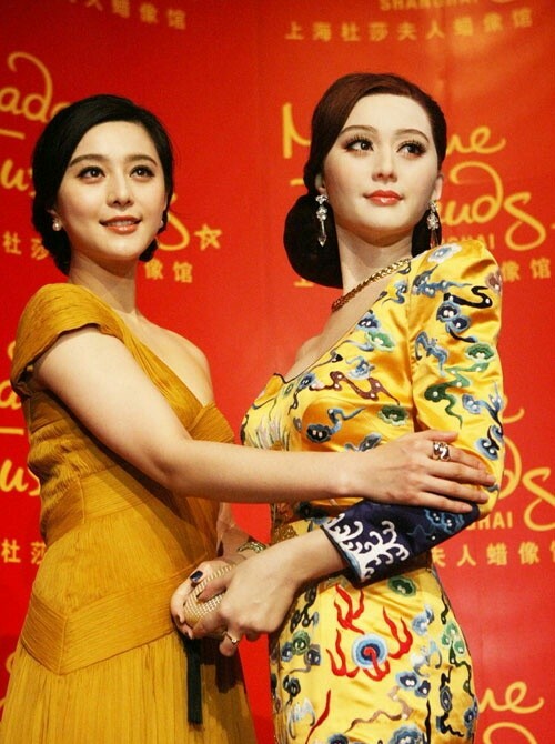 明星蜡像参差不齐，有的宛如双胞胎，有的像*气娃充**娃还是爆款！