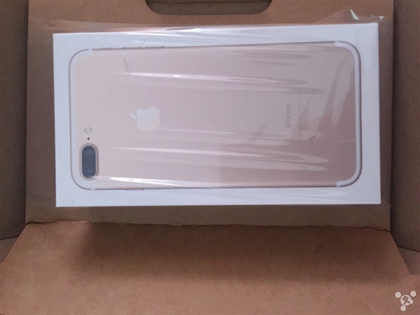 网友晒首批iPhone7开箱:黑色、玫瑰金成主流