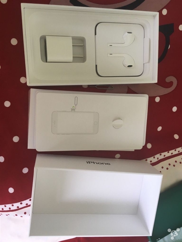 网友晒首批iPhone7开箱:黑色、玫瑰金成主流