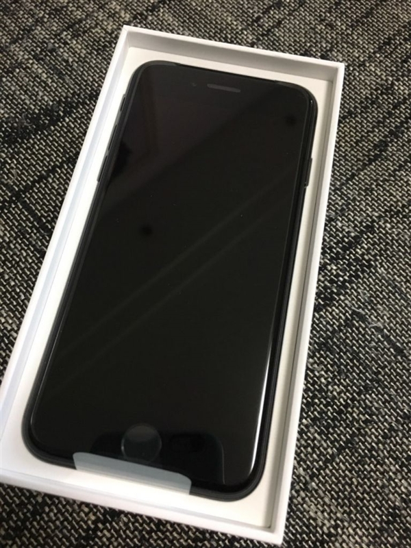 网友晒首批iPhone7开箱:黑色、玫瑰金成主流