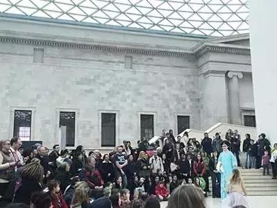 你怎样给外国人介绍中国,给外国人介绍中国不少于50字汉字