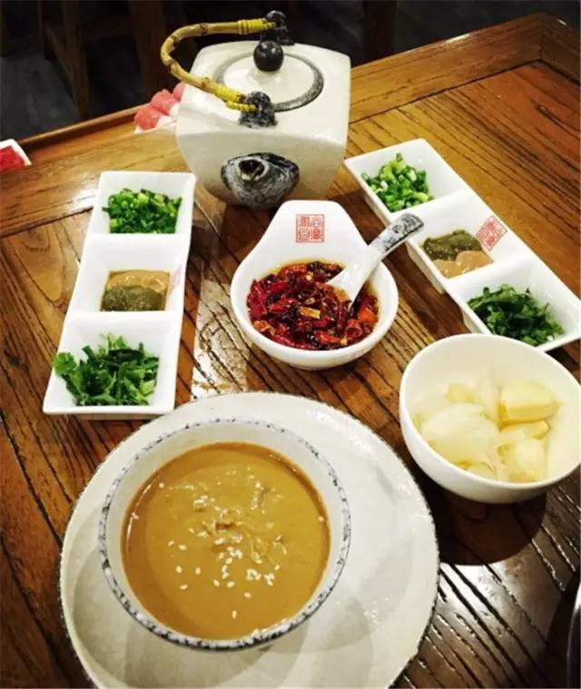 西安顺城巷附近有什么好玩的地方,西安顺城巷小吃街