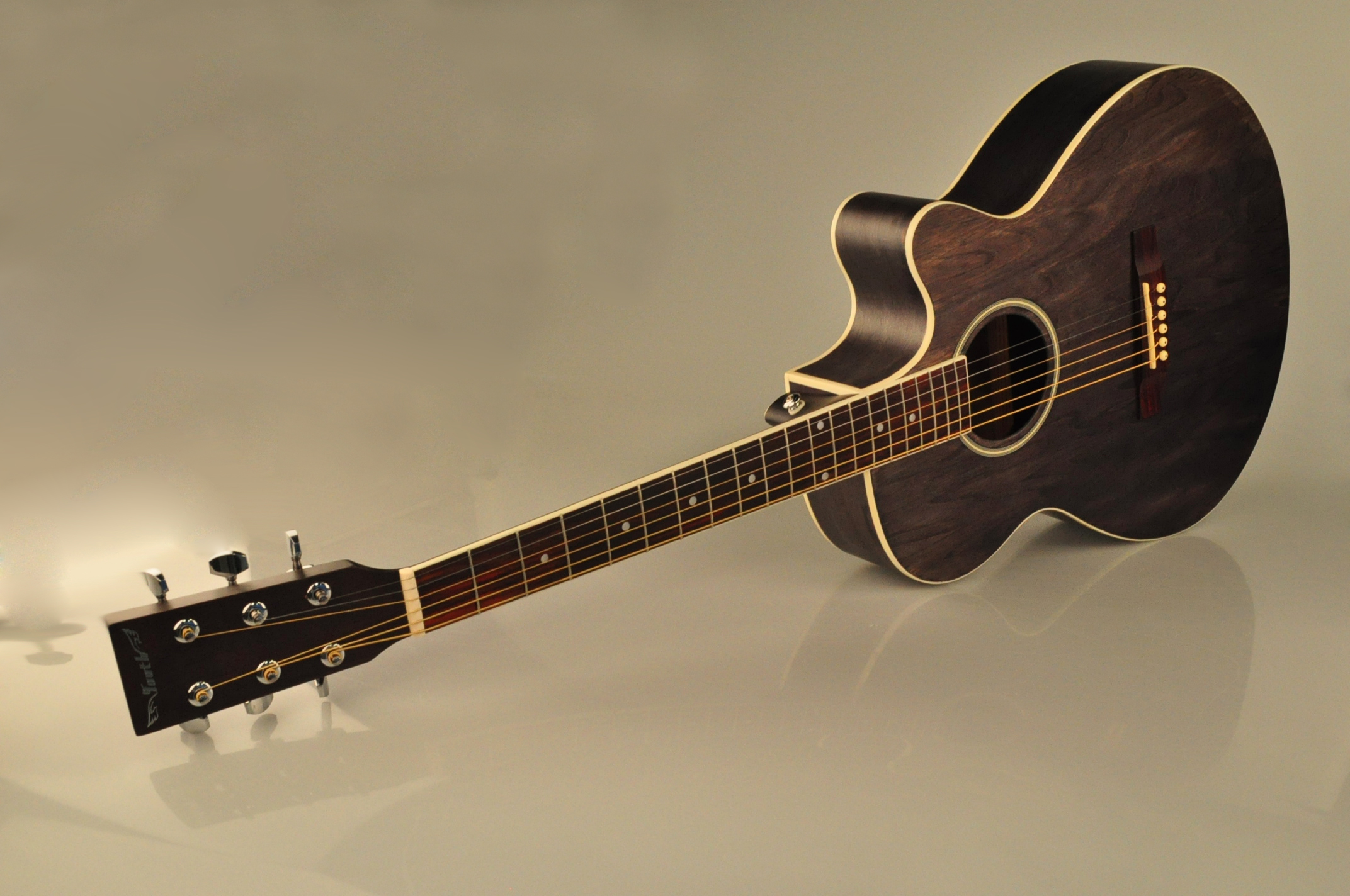 （多图）你很难猜到做一把普通木吉他居然要......