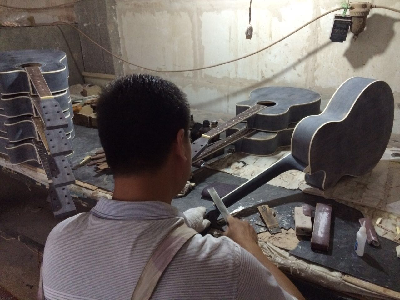 （多图）你很难猜到做一把普通木吉他居然要......