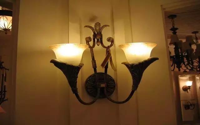 哪些壁灯在款式与价格上都适合普通家庭呢?