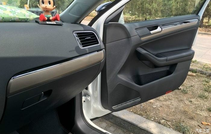 速腾大气稳重,速腾25周年纪念版