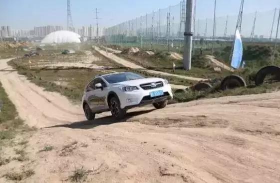 汽车过颠簸路面方向机咯噔异响,汽车底盘有异响声音是怎么回事