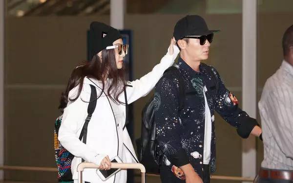 明星穿什么|Baby背爆款万元大牌包,范冰冰外套6百块