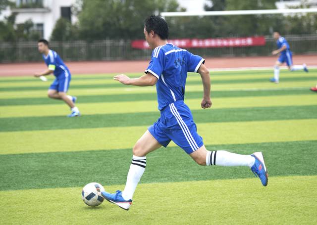 保康县第六届运动会800米,保康体育场足球比赛