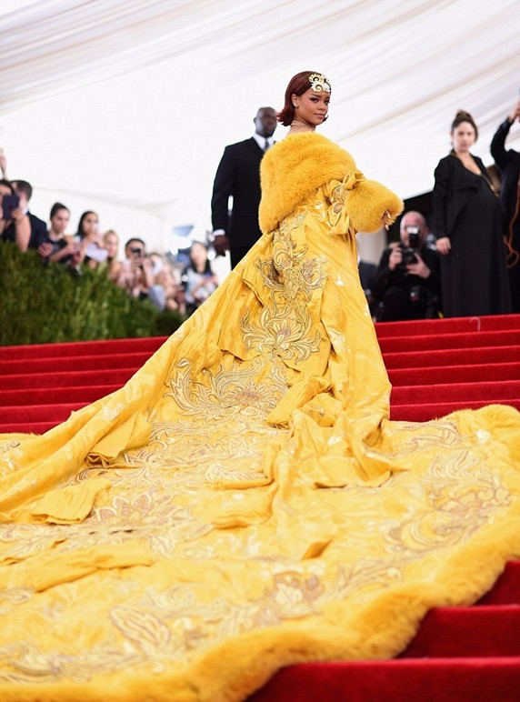 从红毯到春晚,我只看懂了一个词:“猴腮雷”!