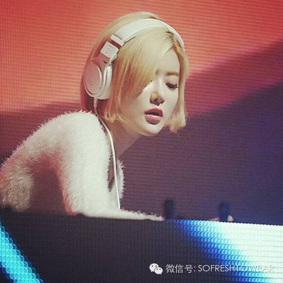 为了让宅男们穿得更好看，时尚圈也是操碎了心