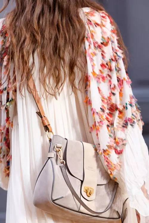 今年秋冬大牌出了哪些新包,各大牌发售新包