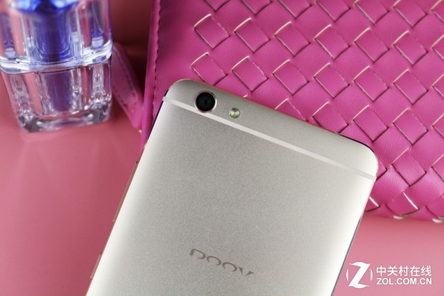 手机好不好用只看配置吗,朵唯a8手机换一个内屏多少钱