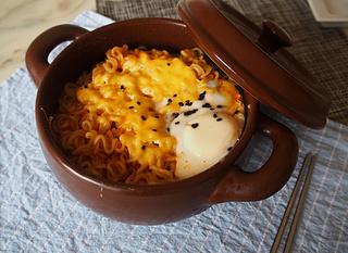 韩式泡菜部队锅做法,部队锅韩式火锅味道