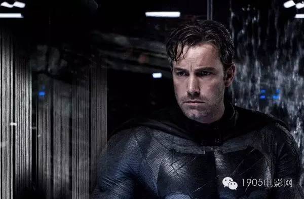 DC为何屡战屡败给漫威？只因装B的姿势不对