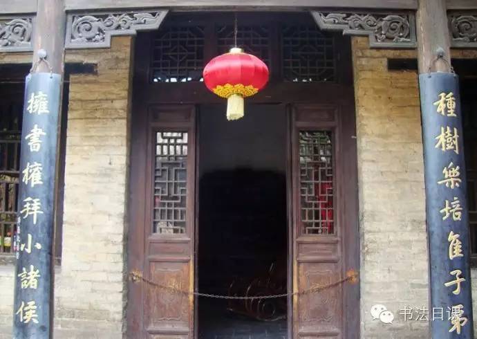 门口挂着几十副皇帝大臣写的对联，山西这座大院咋这么牛？