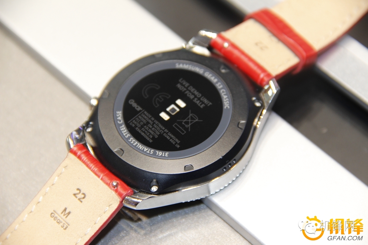 支持GPS和支付功能三星GearS3美图一览