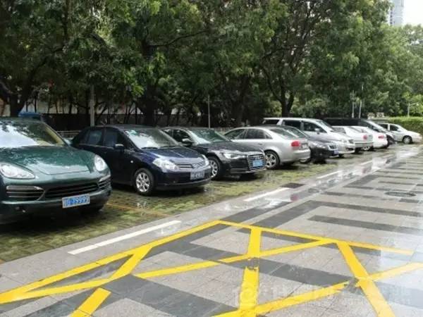 去郑州没车怎么办,郑州路边停车场晚上几点免费