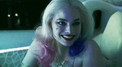 DC为何屡战屡败给漫威？只因装B的姿势不对