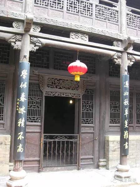 门口挂着几十副皇帝大臣写的对联，山西这座大院咋这么牛？
