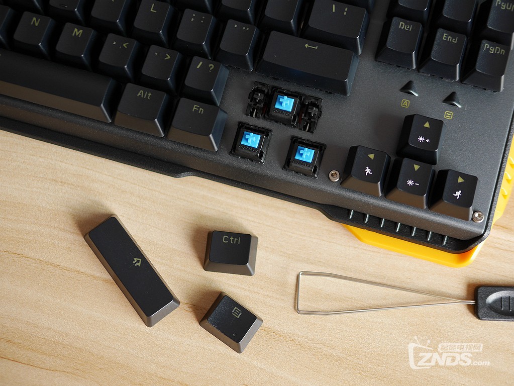 手感嘎嘣脆的佳隆达轴——贱驴619打滚87键青轴机械键盘体验