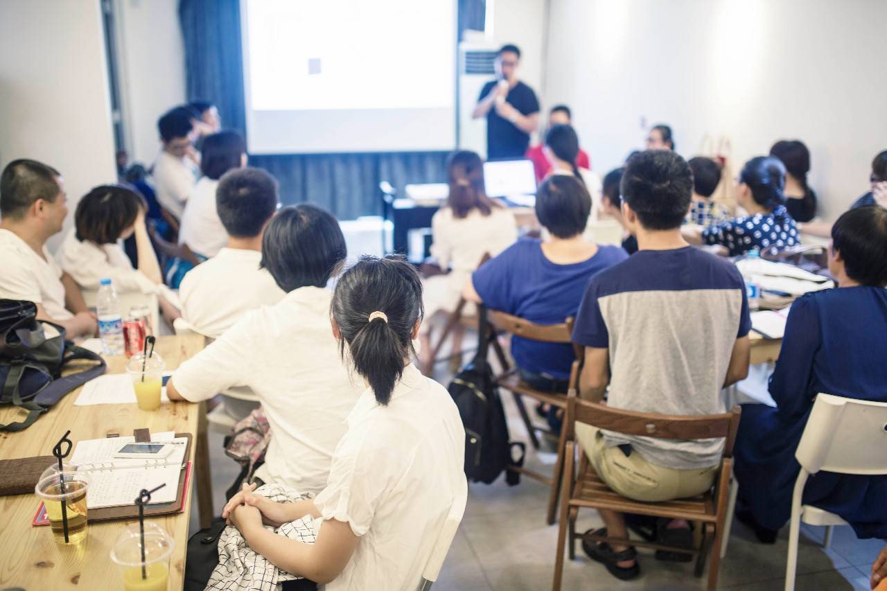 社会底层人如何克服社交恐惧症,当代年轻人的孤独和社交